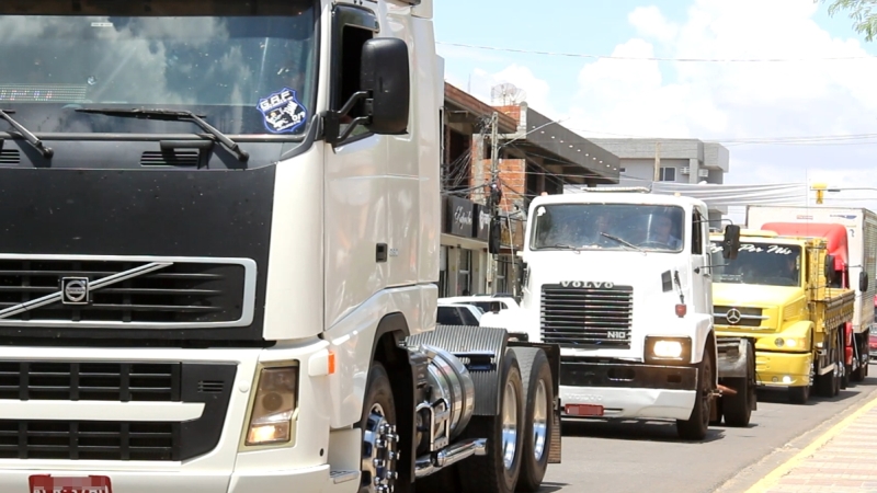 Câmara aprova Projeto de Lei que institui 30 de dezembro como o Dia do Caminhoneiro e faz pausa de silêncio em memória do caminhoneiro Mimi