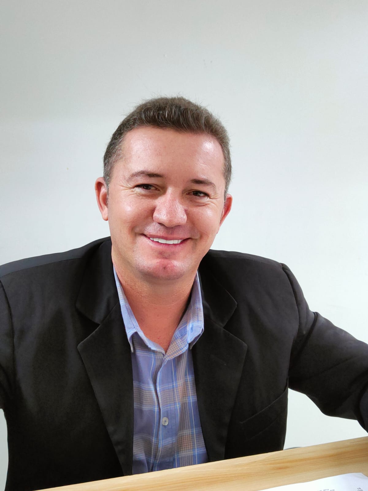 Vereador Cezar de Preto sugere ao governo a implantação de um acesso de estacionamento rotativo nas imediações da praça Voluntários da Pátria