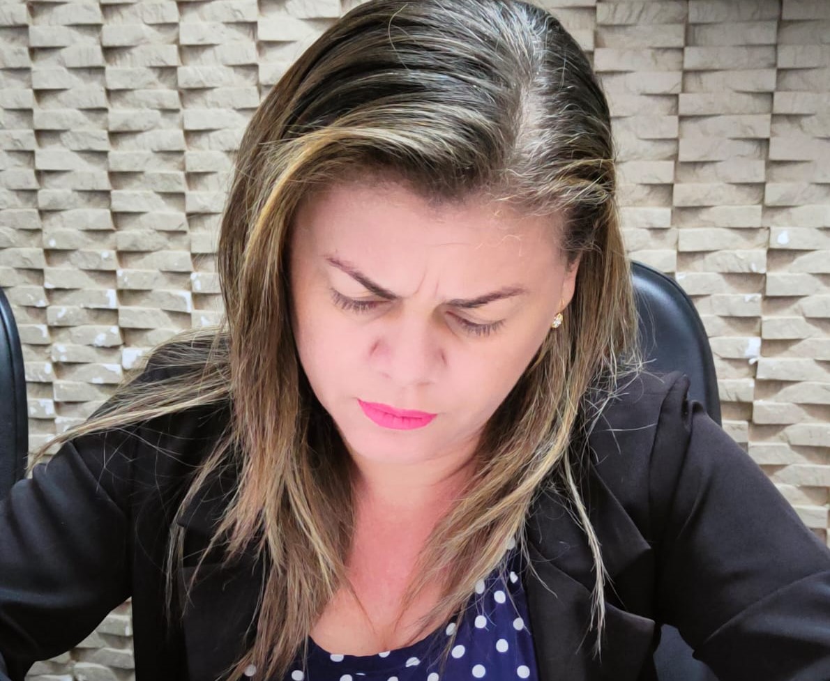 Vereadora Adelúcia celebra conquista de asfalto em mais três ruas de Barra do São Pedro, sua indicação foi aprovada na terça (22)