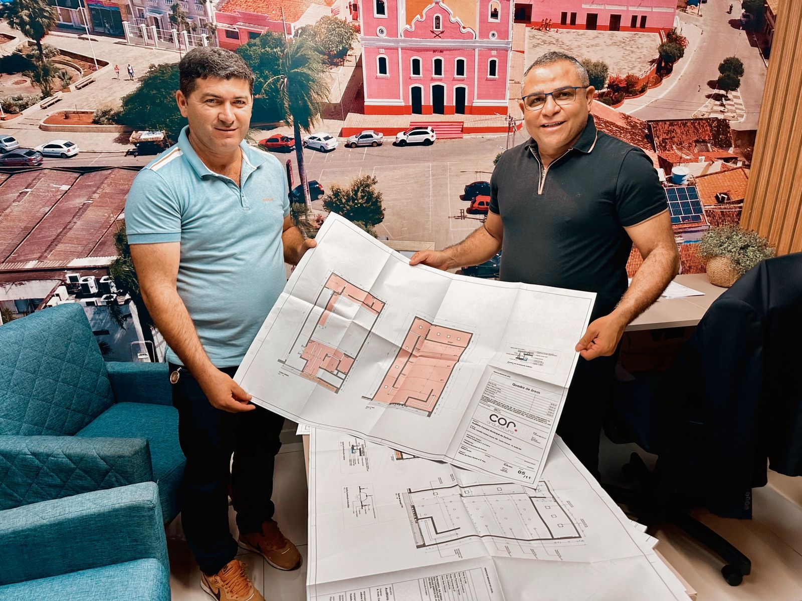 Presidente da Câmara de Ouricuri e empresário assinam ordem de serviço para construção do auditório