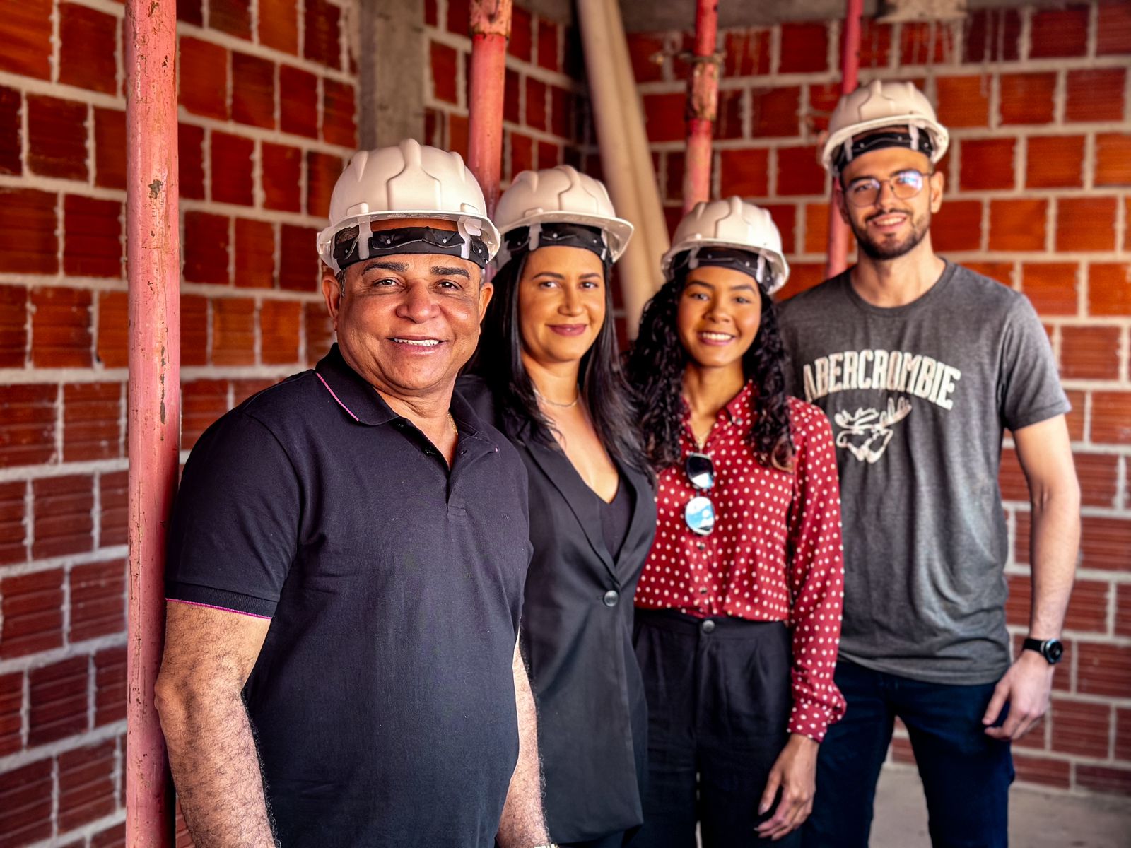 Arquiteta Juliana Correia e engenheira Shayana Nascimento visitam Câmara de Ouricuri para acompanhar obra do novo auditório
