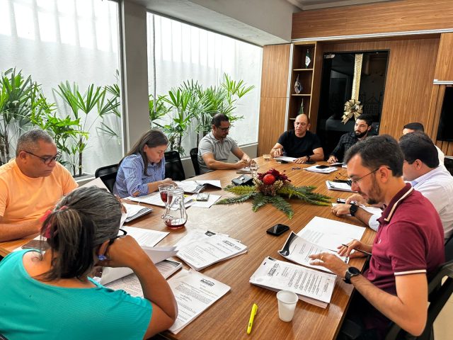 Vereadores de Ouricuri debatem projetos do Executivo